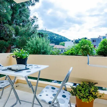 Fiesta Apartment *